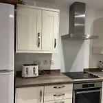 Enjoy An Ensuite Room In A Shared Apartment Close To City Centre