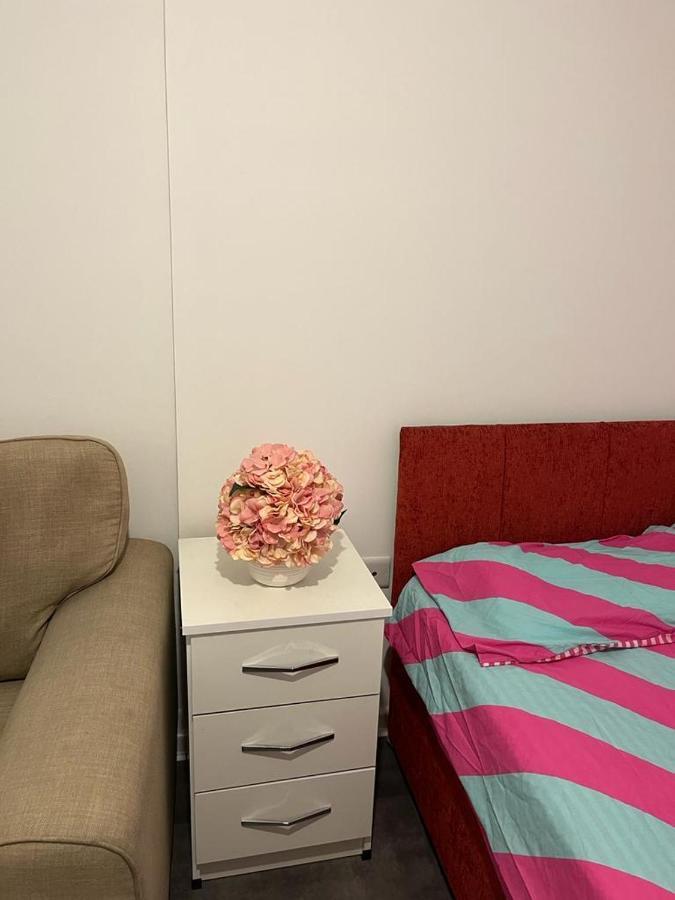 Enjoy An Ensuite In A Shared Close To Centre *